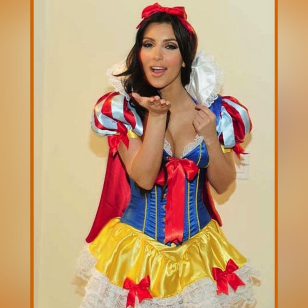 Snow White Costume Size Small WIll SHIP IN TIME FOR HALOWEEN